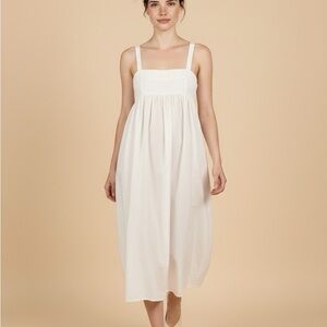 Elegant White Sleeveless Dress
